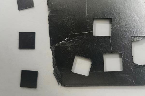 石墨片用什么切割呢？精密激光切割機！