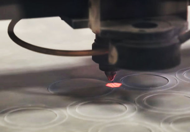 對(duì)比傳統(tǒng)模切機(jī)，激光模切機(jī)所具備的優(yōu)勢(shì)！(圖1)